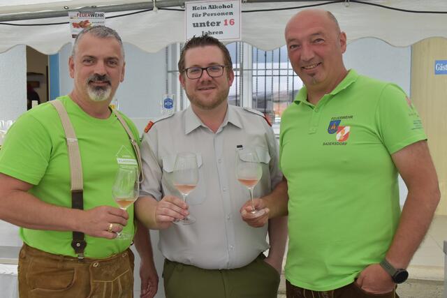 Eröffneten die Weinbar: Rainer Muhr, Kmdt Philipp Magdits und Robert Augustin | Foto: Michael Strini