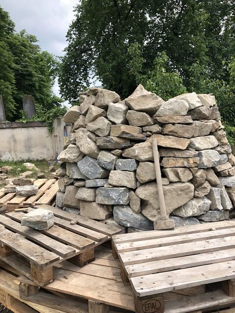 Der koreanische Turm wächst und hält böse Geister ab | Foto: Robert Streibel