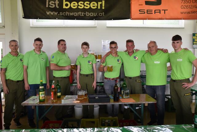 Das Schankteam versorgte die Besucher mit erfrischenden Getränken. | Foto: Michael Strini