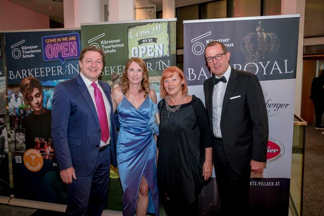 Hausherr Bürgermeister Günther Albel und Direktor Gerfried Pirker mit Gattinnen.