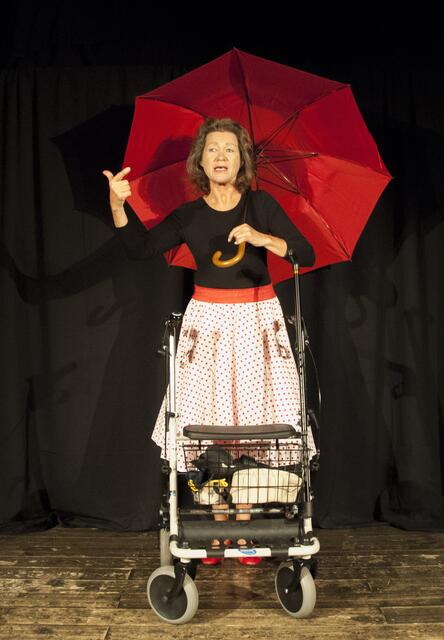 Gabriele Köhlmeier zeigt ihr Kabarettprogramm "Datum abgelaufen - Ware in Ordnung" am 14. Juni in Kirchberg an der Raab.

