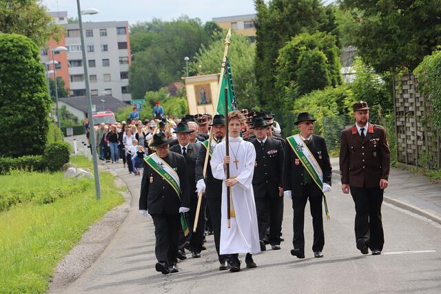 Zahlreiche Gläubige nahmen an der Fronleichnamsprozession in Feldkirchen teil.  | Foto: Edith Ertl