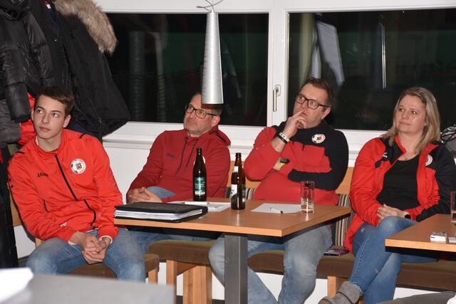  Aktion „Verein in Form“. Der OÖ Fußballverband und die Österreichische Gesundheitskasse ermöglichen den Pabneukirchner Kickern ein umfassendes Gesundheits-Förderungsprogramm. 