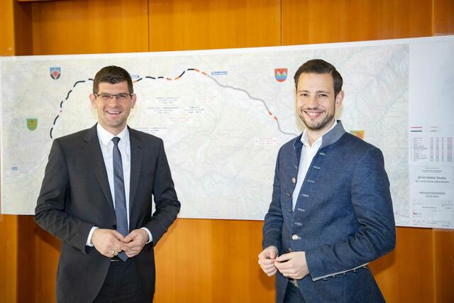  LHStv. Straßenbaureferent Martin Gruber und Mobilitätslandesrat Sebastian Schuschnig präsentierten im Februar 2023 die Sanierungspläne für die B106 Mölltal Straße. 
 | Foto: Büro LR Schuschnig/Taltavull