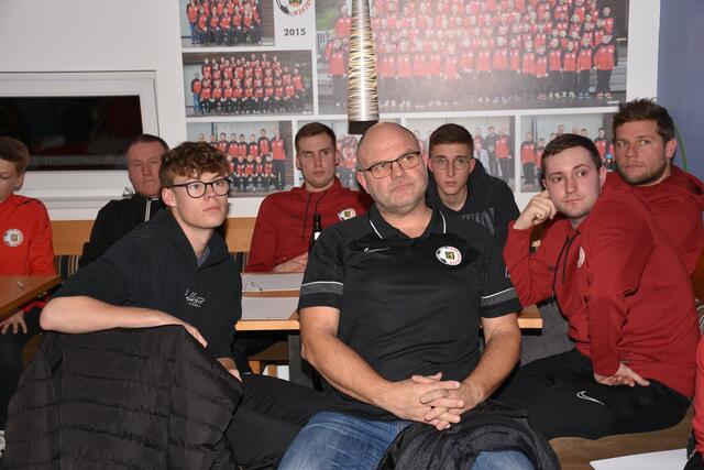  Aktion „Verein in Form“. Der OÖ Fußballverband und die Österreichische Gesundheitskasse ermöglichen den Pabneukirchner Kickern ein umfassendes Gesundheits-Förderungsprogramm. 
