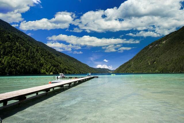 Das türkis-blaue Wasser des Kärntner Weissensees lädt zum Schwimmen ein. | Foto: Gemeinde Stockenboi