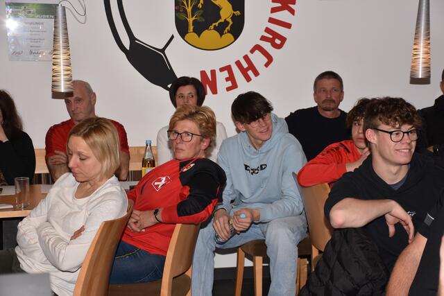  Aktion „Verein in Form“. Der OÖ Fußballverband und die Österreichische Gesundheitskasse ermöglichen den Pabneukirchner Kickern ein umfassendes Gesundheits-Förderungsprogramm. 