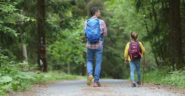Mit ein paar einfachen Tipps wird das Wandern mit den Kindern zu einem großen Erfolg. | Foto: Unsplash/Juliane Liebermann