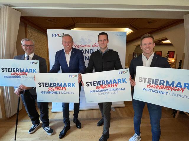 Pressekonferenz mit dem dritten Nationalratspräsidenten Norbert Hofer, FPÖ-Landesparteiobmann Mario Kunasek, Landesparteisekretär LAbg. Stefan Hermann und Landtagsabgeordneter und FPÖ-Bezirksparteiobmann von Weiz, Patrick Derler (v.l.) | Foto: RegionalMedien Steiermark/Hofmüller