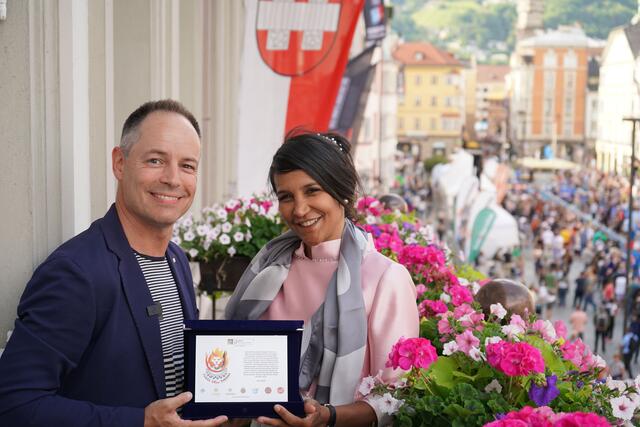 Ein Gespräch unter Freunden: v.l. Guido Vianello (Tourismusverband Innsbruck), Vizebürgermeister Markus Lassenberger und Jesusleny Gomes. | Foto: A. Linde