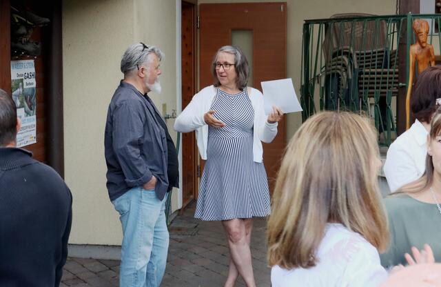 Kulturvernetzung NÖ: Josef Schick im Gespräch mit der Gattin von Josef Zinsberger | Foto: Ingrid Seifert