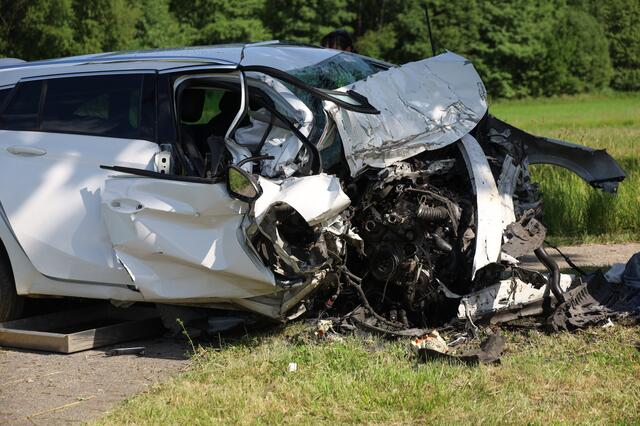 Für den Fahrer des Unfallwagens kam leider jede Hilfe zu spät. | Foto: laumat.at/Matthias Lauber