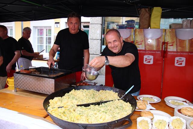 Konrad Lesiak verfeinerte mit Adi Preyhaupt die Speisen. | Foto: Wolfgang Schweighofer