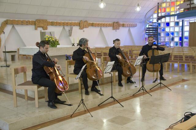 Das Celloquartett der Winer Philharmonika begeisterte das Konzertpublikum in der katholischen Kirche in Bad Tatzmannsdorf. | Foto: Peter Seper