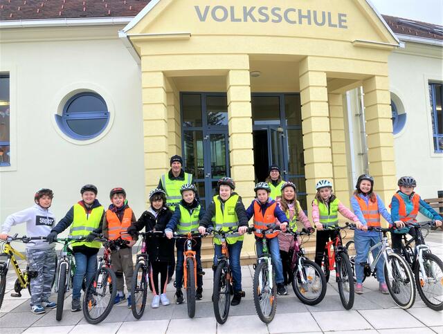 Die Prüflinge auf ihren Rädern | Foto: Volksschule Ritzing