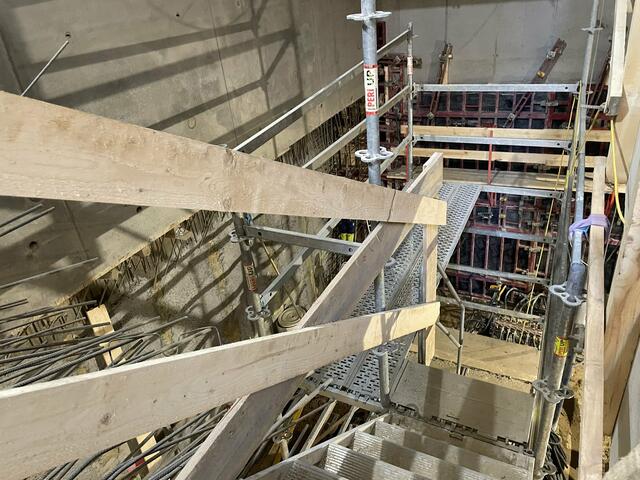 Sieben Etagen soll es hier in Zukunft in die Tiefe gehen, in Summe ganze 35 Meter. So wird die U-Bahnstation Neubaugasse die am tiefsten gelegene in ganz Wien werden. | Foto: Tamara Wendtner