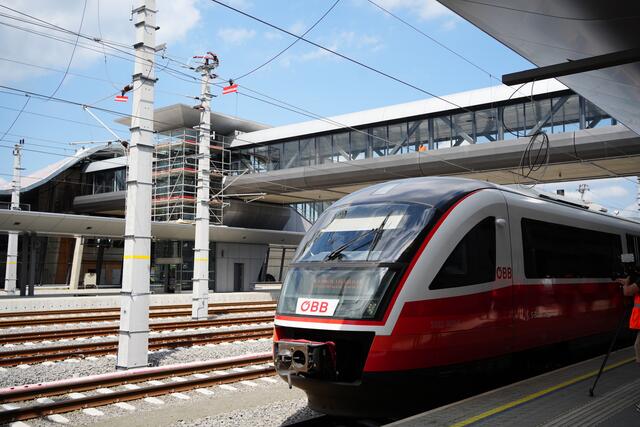 Historische Zugfahrt im Video: Erstmals mit dem Zug durch den ...