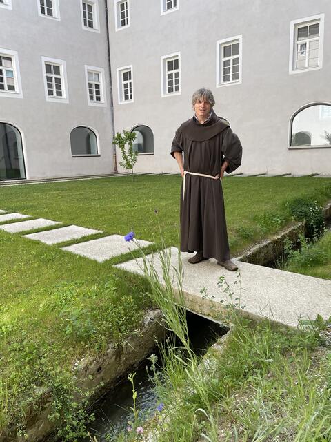 Auch in diesem Teil des Gartens fließt der Almkanal durch.  | Foto: Lisa Gold