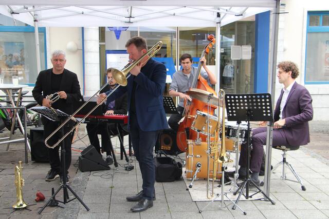 Die Ostyrian Rhytm Section spielte am Jazzbrunch vor dem Bismarckstüberl in Weiz. | Foto: RegionalMedien Steiermark/Hofmüller