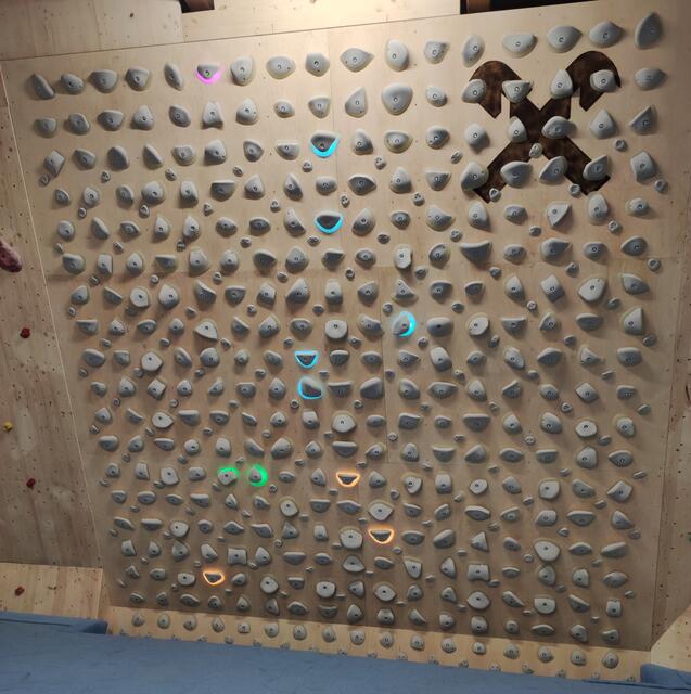 Los geht's: Das Kilterboard in der Boulderhalle in Leibnitz bietet verschiedene Schwierigkeitsstufen.
