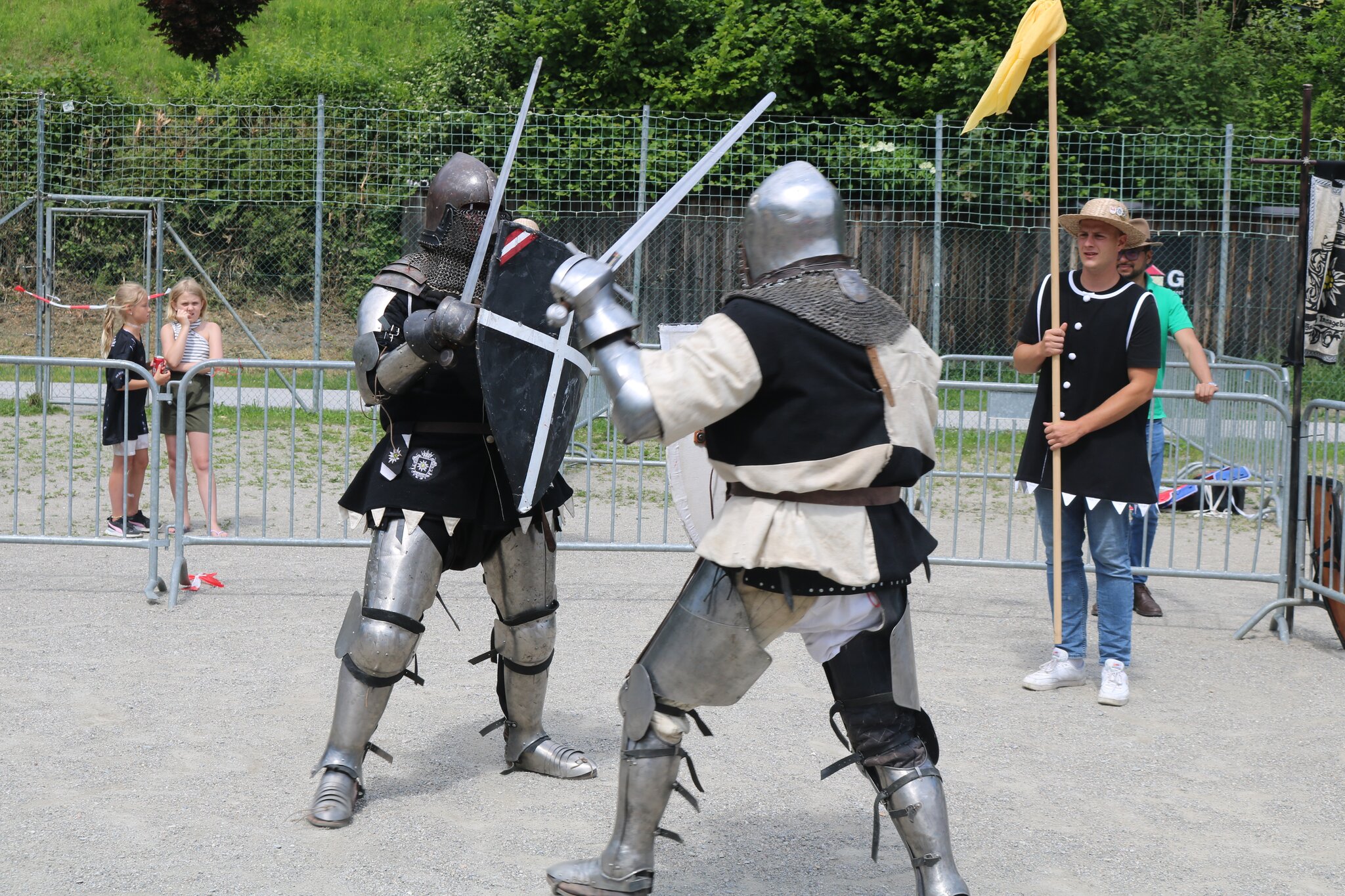 Ritterturnier in Schwarzach: Mittelalterliche Ritterkämpfe begeistern ...
