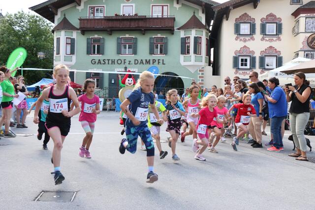 Schon die Jüngsten waren mit Feuereifer dabei und wurden im Ziel mit Erinerungsmedaillen belohnt | Foto: Eva Jöchl