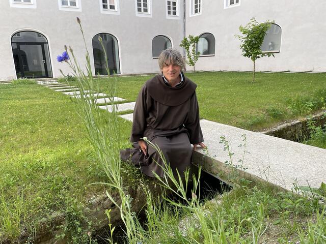 Auch in diesem Teil des Gartens fließt der Almkanal durch.  | Foto: Lisa Gold