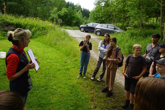  „Jeder Wassertropfen zählt“ hieß es beim Geschicklichkeitsspiel  bei Sonja Praher. | Foto: Helmut Eder