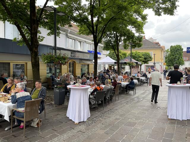 Der Jazzbrunch mitten in Weiz wurde von den Gästen bestens angenommen. | Foto: RegionalMedien Steiermark/Hofmüller