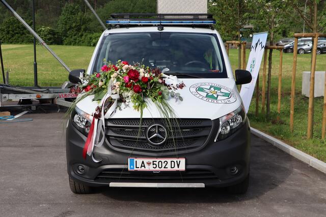 Das Einsatzfahrzeug der Bergrettung wurde ebenfalls geweiht, auf dass die Einsätze ohne weitere Unfälle ablaufen können. | Foto: Elisabeth Neuner