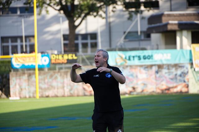 Bears-Headcoach Martin Kocian bestätigt, dass die Entwicklung der Mannschaft etwas langsamer verläuft als erhofft, sieht aber vor allem in den letzten Leistungen positive Schritte.  | Foto: Styrian Bears