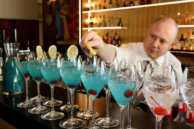 Dieser Cocktail hat die Farbe des Wörthersees - ein elegantes und ansprechendes Türkis. | Foto: MeinBezirk.at