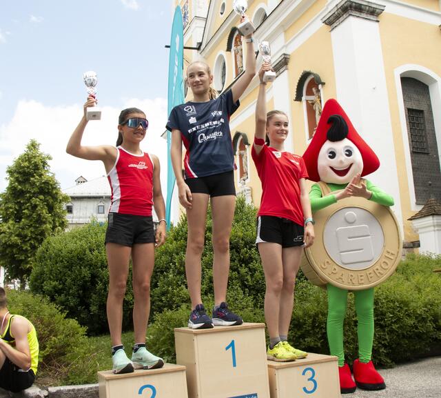 Mit drei Nachwuchssiegerinnen (im Bild Anna Hauser) waren die Talente des Triathlonverein Kitzbühel ganz oben am Podest | Foto: Eva Jöchl
