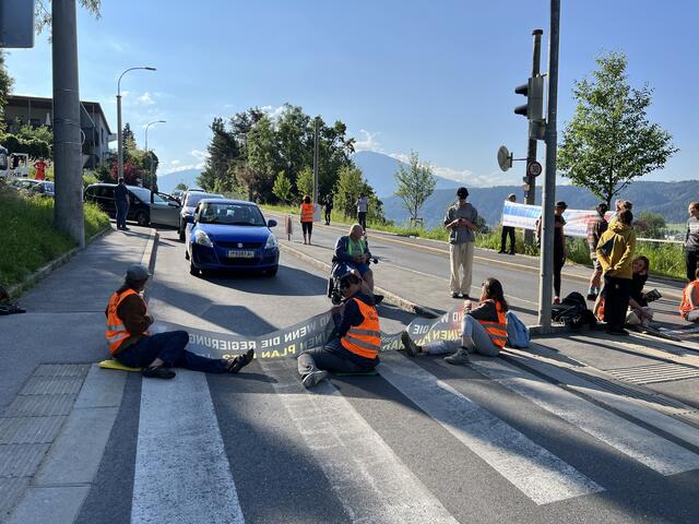 "Gut situierte Mitbürgerinnen und Mitbürger" im Visier der Aktivisten. | Foto: zeitungsfoto.at