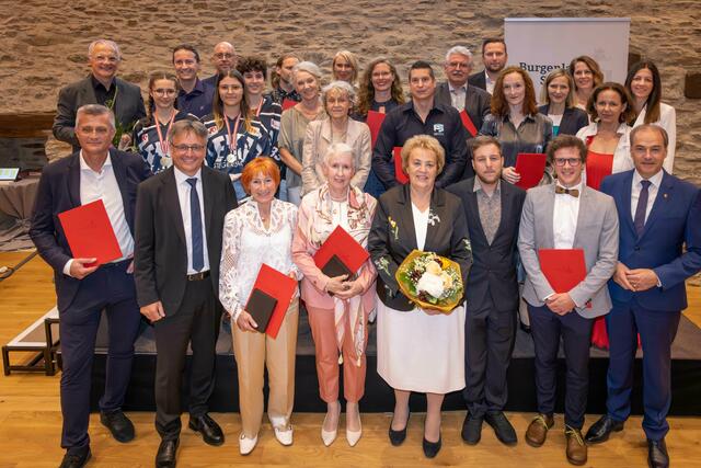 Die Preisträger und Geehrten beim gemeinsamen Foto | Foto: Burgenland-Stiftung Theodor Kery