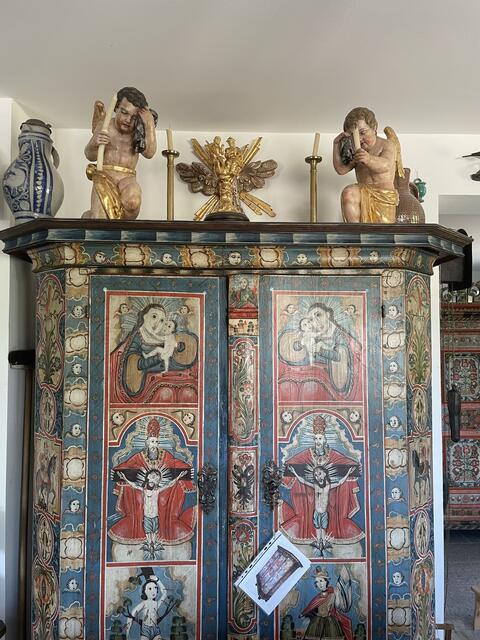 Eine unglaubliche Sammlung hat der mittlerweile 82-Jährige zu bieten: Vorrangig Bauernmöbel aus den letzten drei Jahrhunderten und noch vieles mehr. | Foto: BRS