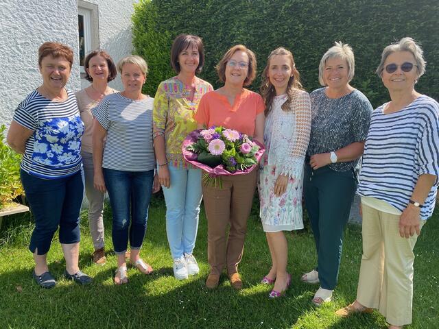 Das Vorstandsteam rund um ÖVP-Frauen-Obfrau Sabine Schardtmüller (4. v. r.). | Foto: Gertrude Klabacher