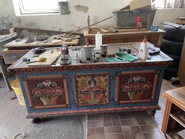 In seiner Werkstatt, zwei Häuser weiter, restauriert und repariert der gelernte Dräher seine Sammlerstücke. | Foto: BRS