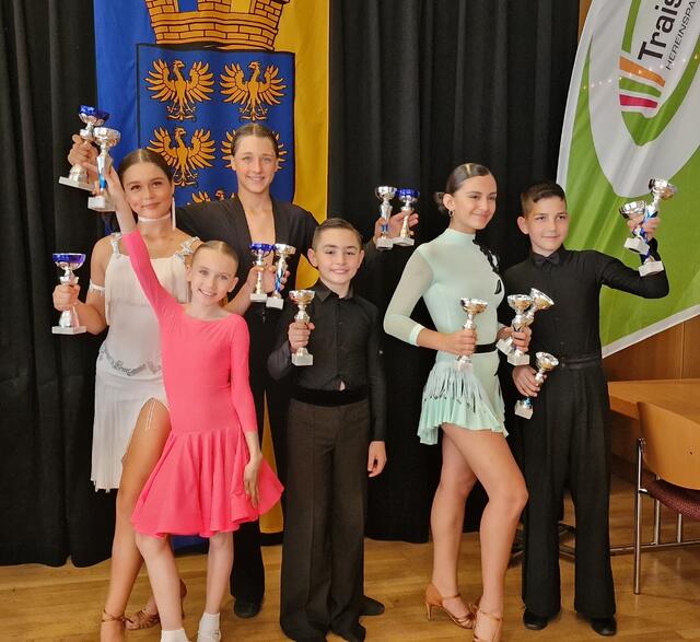 Jennifer Kramer und Nico Krammer, Mariia Kovalenko und Michael Kraft, Edita Hasani und Erion Ibrahimaj. | Foto: Titan Marchfeld