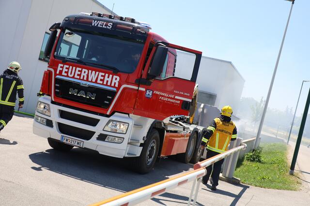 Nicht nur die Verdichtung stand in Flammen, sondern der ganze Containerinhalt. | Foto: laumat.at
