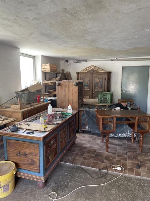 In seiner Werkstatt, zwei Häuser weiter, restauriert und repariert der gelernte Dräher seine Sammlerstücke. | Foto: BRS