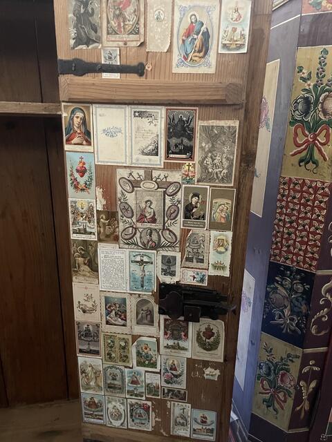 Selbst die Beichtbilder sind noch von früher und immer noch nicht vergilbt. | Foto: BRS