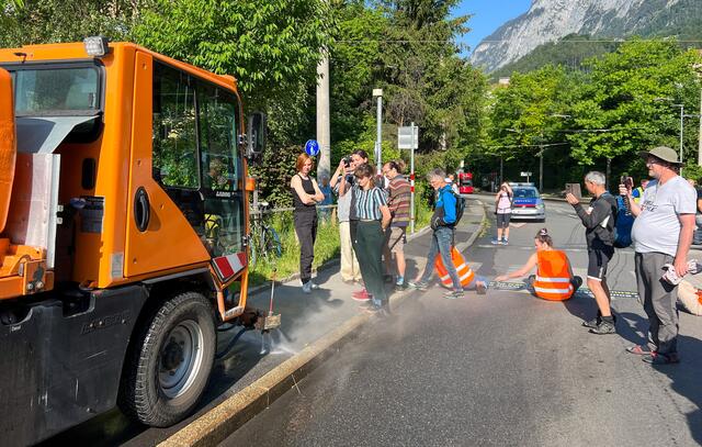 Auch die Gehsteigreinigung wird nicht ermöglicht | Foto: zeitungsfoto.at