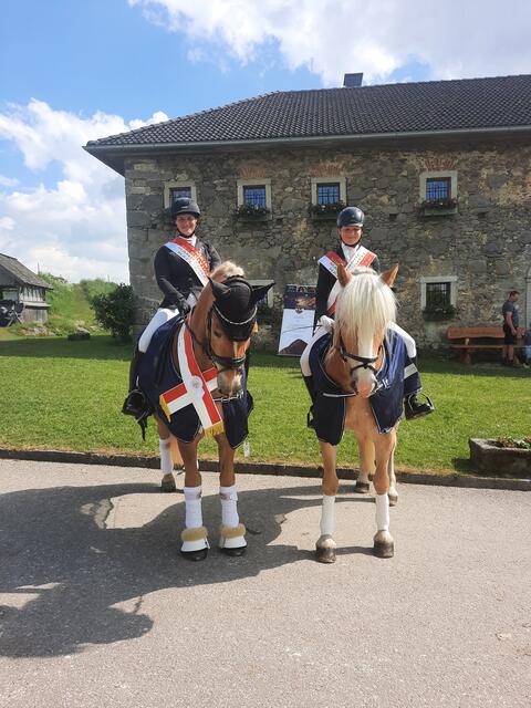 Nadja Lang und Starello
Franziska Hetzlinger und Sterni | Foto: Karin Hetzlinger