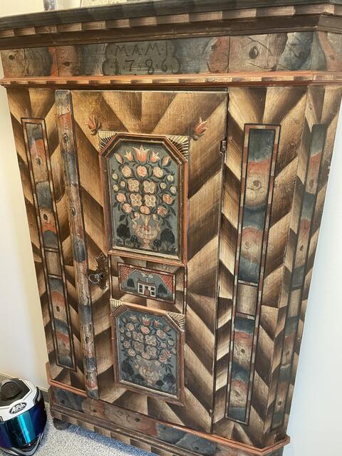 Eine unglaubliche Sammlung hat der mittlerweile 82-Jährige zu bieten: Vorrangig Bauernmöbel aus den letzten drei Jahrhunderten und noch vieles mehr. | Foto: BRS