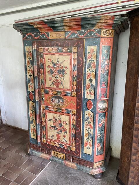 Eine unglaubliche Sammlung hat der mittlerweile 82-Jährige zu bieten: Vorrangig Bauernmöbel aus den letzten drei Jahrhunderten und noch vieles mehr. | Foto: BRS