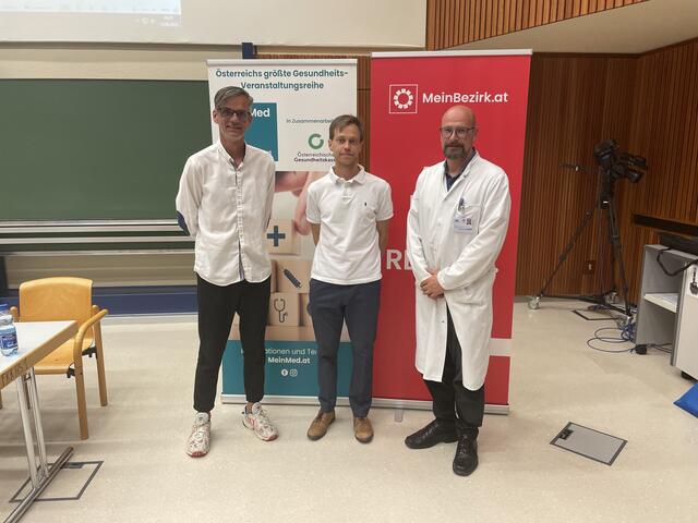 Dr. Thomas Werner-Mathienz, Dr. Peter Kaiser, Georg Herrmann (BezirksBlätter), v.r. | Foto: BezirksBlätter
