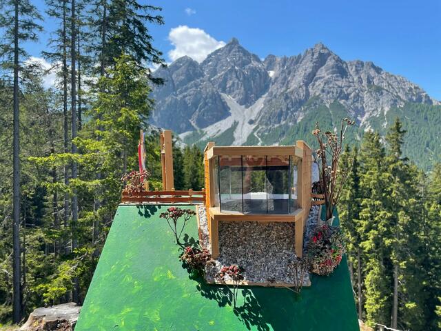 Das moderne Bauwerk entsteht oberhalb des Speichersees und – logisch – mit Blick auf die Serles! | Foto: Kainz