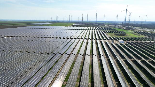 "Der erste Teilabschnitt des SonnenParks Nickelsdorf wird mit Mai 2023 in Betrieb genommen". So hieß es noch im April. Nun spricht man von Verzögerungen aufgrund technischer Probleme.  | Foto: Burgenland Energie