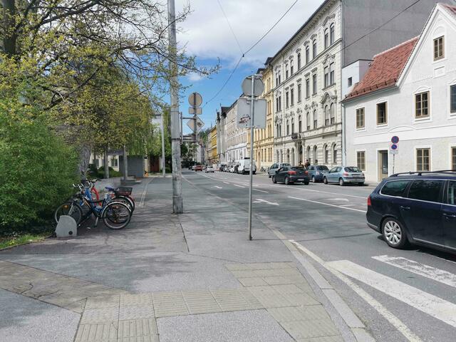 Jetzt kommt das Parken für Anrainerinnen und Anrainer im Univiertel. Das Pilotprojekt soll die Diskussionen rund um durch Umbauarbeiten verloren gegangene Parkplätze entschärfen. | Foto: RegionalMedien Steiermark